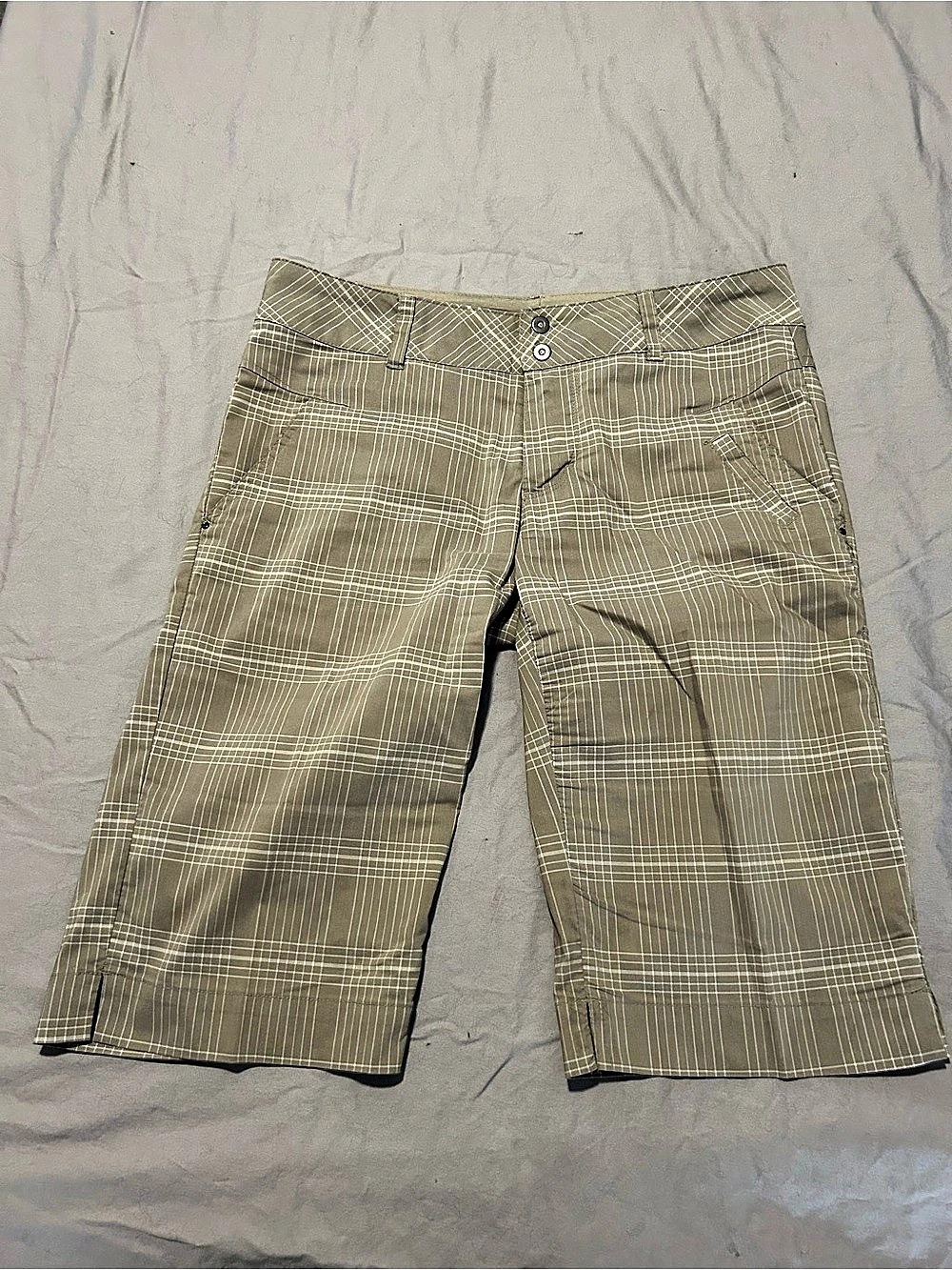 Columbia Silver Ridge Plaid Hybrid Shorts in Beige Waist 32